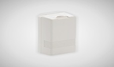 Controla todos los componentes del sistema, con conexión a la línea telefónica de red y/o a un sistema de comunicación alternativo (GPRS).