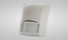 En cada zona de paso advierte la presencia de intrusos, a través de su sistema de doble tecnología (detección de calor y movimiento).